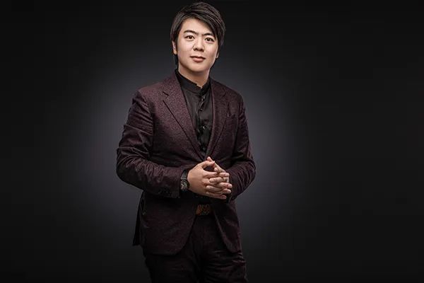 青睞香港身份，眾星云集